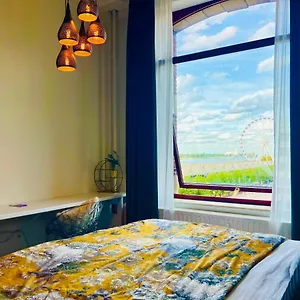 Apartment Riverview In Historical Heart Of, Antwerpen